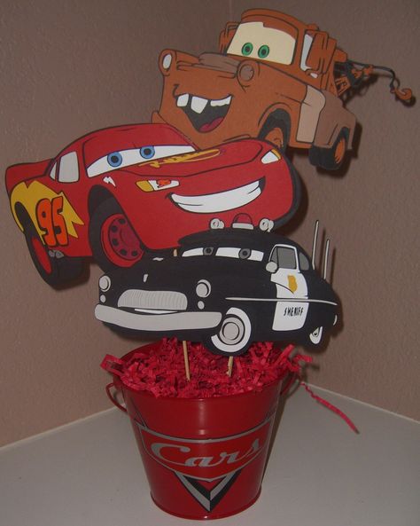 Cars Disney Centerpieces, Disney Cars Centerpieces Diy, Pixar Cars Centerpieces, Cars Baby Shower Theme Disney, Cars Centerpiece Ideas, Car Centerpieces, Lightning Mcqueen Party, Disney Cars Theme, Auto Party