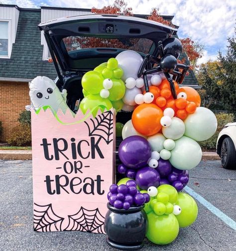 Ideas Halloween Decoration, Spooky Balloons, Trunker Treat Ideas, Halloween Balloons Decorations, Halloween Themed Birthday Party, Trunk Or Treat Ideas, Halloween Party Balloons, Halloween Decoration Ideas, Fall Table Centerpieces