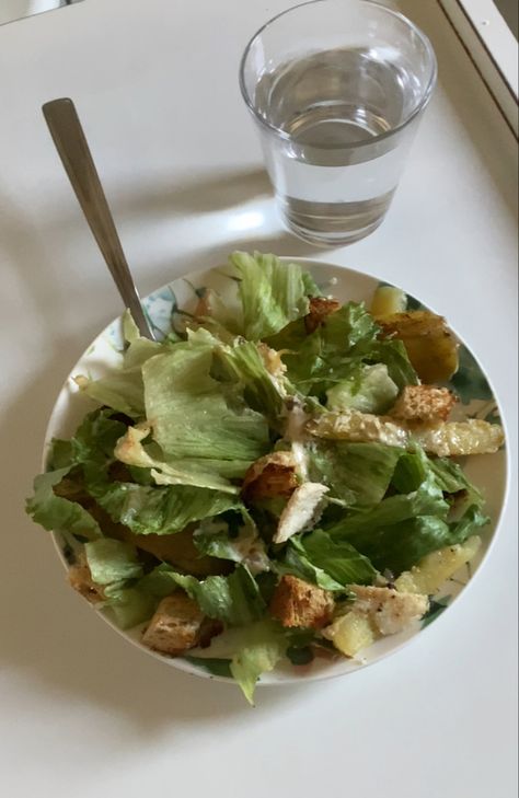 Healthy Salad Recipes Aesthetic, Grilled Chicken Salad Aesthetic, Healthy Meals Astetic, Healthy Asethic, Healthy Food Asethic, Homemade Meals Aesthetic, Eat Healthier Aesthetic, Healthy Eating Asethic, Diet Astetic