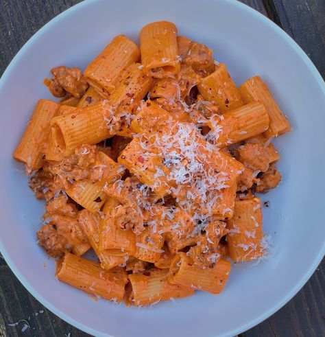 Rigatoni Vodka Pasta Recipes, Easily Family Dinners, Pasta Alla Vodka With Sausage, Vodka Sauce With Sausage, Creamy Spicy Sausage Pasta, Vodka Pasta Recipe With Meat, Spicy Vodka Sauce Pasta, Italian Sausage Vodka Pasta, Ala Vodka Pasta