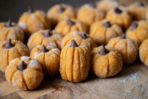 Pumpkin Pie Cheesecake Truffles?utm_source=12tomatoes Pumpkin Truffles, Cheesecake Truffles, Pumpkin Pie Cheesecake, Pie Cheesecake, Candy Truffles, 12 Tomatoes, Halloween Food, Pumpkin Dessert, Fall Holidays