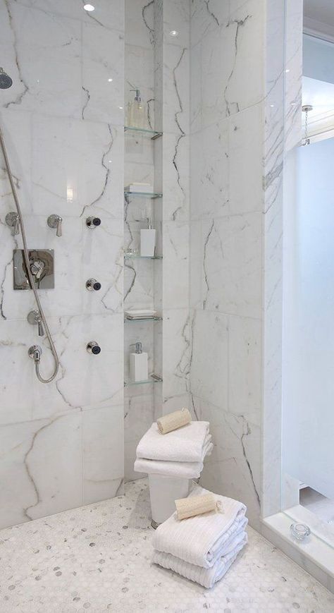 12 Awesome Marble in Shower Design Ideas - Decoholic Bilik Air, Bathroom Addition, Marble Showers, Master Shower, Shower Niche, Bad Inspiration, Bathroom Shower Tile, Bathroom Remodel Shower, 아파트 인테리어