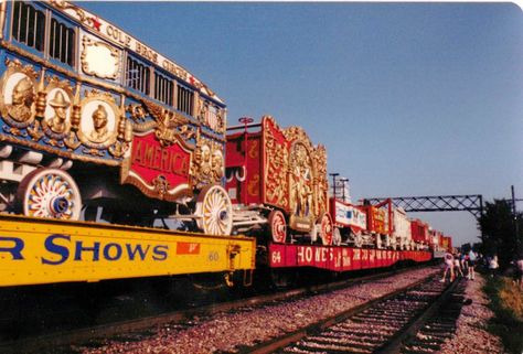 The Great Circus Train pulling into Milwaukee’s Bay View area, July 1985. The restored circus wagons feature so many ornate details. I've always wondered how long it took to complete all the carvings and painting required for just one wagon. Milwaukee, WI (Richard S. Buse photo) Circus Train, Garden Railroad, Milwaukee Road, Ho Scale Trains, Railroad History, Pennsylvania Railroad, Bay View, Train Car, Vintage Circus