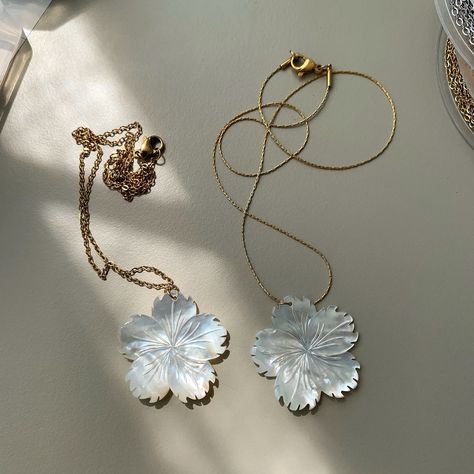 Channel your main character energy with this stunning white seashell camellia flower necklace! The pendant is handcrafted from genuine seashell and delicately strung on a fine 18k gold stainless steel chain. Seashell Pendants, Pvd Coating, Picture Pendant, Camellia Flower, It Girls, Mother Of Pearl Necklace, Carved Shell, Flower Pendant Necklace, Flower Pendant