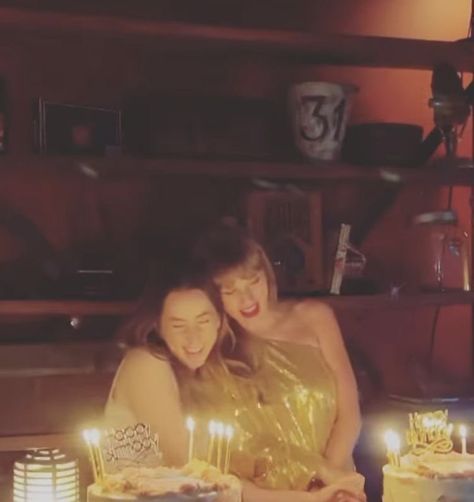 yasmin ʚїɞ TAYLOR DAY!! on Twitter: "HAPPY BIRTHDAY TAYLOR!!!! thank you for literally everything i love you so much i don’t know where I’d be without you and your music. growing up with u is the best and i can’t wait to keep doing ittt💝💝💝 https://t.co/6xLZycNkx3" / Twitter 32nd Birthday, Feeling 22, Taylor Swift Birthday, Blonde Cat, Taylor Swift New, 70s Era, Red Taylor, I Want To Know, Taylor Swift Pictures