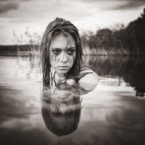 Water Shoot, Halloween Photoshoot, Water Photography, Halloween Photos, Dark Photography, Photoshoot Inspiration, Model Photography, White Photography, Woman Face