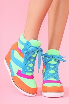 Bright Sneakers, Tennis Shoe Outfits Summer, Neon Sneakers, Girls Football Boots, Nike Runners, Tennis Shoes Outfit, Jordan Shoes Retro, Melissa Shoes, Kinds Of Shoes