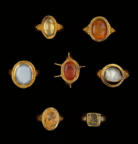 Ring (Getty Museum) Roman Rings, Roman Ring, Ancient Jewels, Terracotta Earrings, Roman Jewelry, Getty Museum, Ring Displays, Ancient Jewelry, Ancient Rome