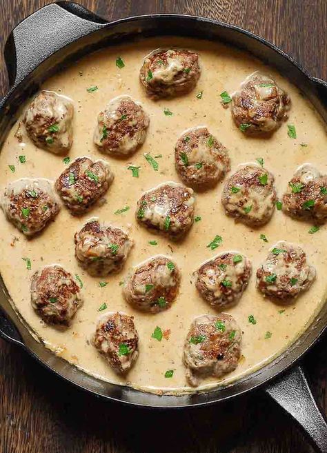 Meatballs And Pasta, Recipes Meatballs, Ground Beef Meatballs, Swedish Meatballs Easy, Fodmap Meal Plan, Cheesy Meatballs, Meatball Sauce, Meatball Pasta, How To Cook Meatballs