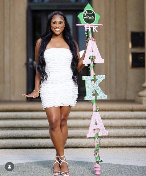 Sorority Photoshoot, Matching Friend Tattoos, Sorority Fashion, Aka Sorority, Senior Photo Outfits, Greek Sorority, Sorority Life, Alpha Kappa Alpha, Sorority Outfits