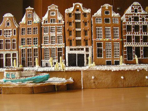 Christmas Amsterdam  -can we make this from gingerbread?    love it! Gingerbread House Amsterdam, Gingerbread House Inspiration, Gingerbread House Ideas, Gingerbread Creations, Gingerbread House Recipe, Gingerbread House Designs, All Things Gingerbread, Retro Christmas Decorations, Gingerbread House Cookies