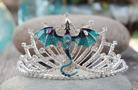 One size fits all, fits children and adults alike.  The circumference of the tiara is about 15 inches.   At the highest point on the front, it is 2.75 inches tall.   Ships in a hard box for safe travels. Shipping Details: All items will be shipped First Class by the United States Postal Service. An option to upgrade shipping to Priority or Express Service is available upon checkout for USA orders. You will be provided with a tracking number once your order has been shipped via email. Current pro Dragon Tiara, Dragon Headpiece, Opal Tiara, Fantasy Tiara, Dragon Jewellery, Dragon Crown, Crown Medieval, Boy Crown, Queen Of Dragons