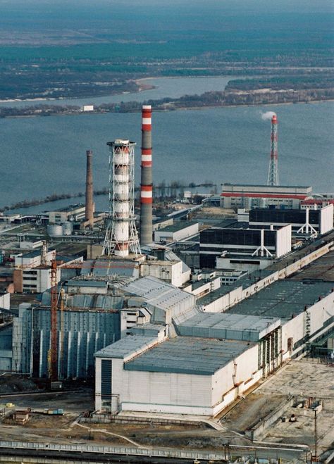 In all, more than 400,000m³ of concrete and 7,300 tons of steel were used in its construction, which lasted 206 days, concluding in late November 1986 Chernobyl 1986, Beirut Explosion, Chernobyl Nuclear Power Plant, Chernobyl Disaster, Nuclear Disasters, Late November, Post Human, Nuclear Reactor, Somewhere In Time