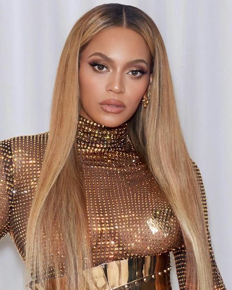 Beyoncé Honey Blonde, Beyoncé Straight Hair, Beyonce Straight Hair, Beyoncé Makeup, Beyonce Face, Beyonce Blonde Hair, Beyoncé Hair, Beyonce Diva, Beyonce Hair Color