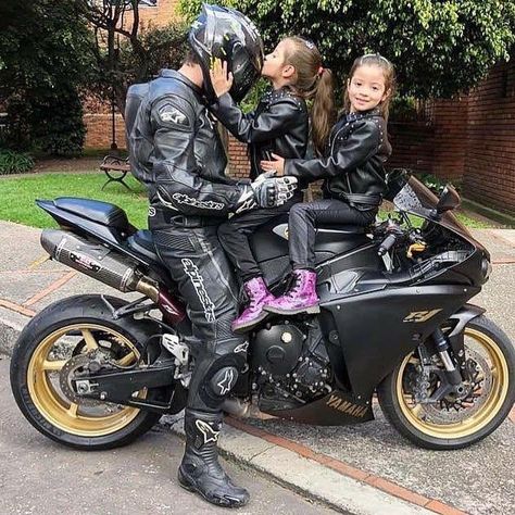 Couple Motard, Tmax Yamaha, Bike Couple, Biker Couple, Motorcycle Couple, Image Moto, Biker Photoshoot, Motorcycle Aesthetic, Biker Aesthetic