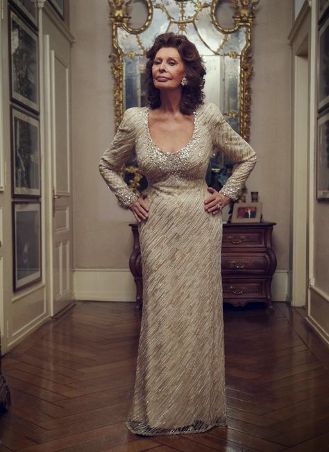 Sophia Loren on "The Life Ahead" and Returning to the Screen at 86 Pizza Girls, Sofia Loren, Daniel Day, Day Lewis, Fabulous Style, Italian Actress, Cary Grant, Sophia Loren, Celebrity Dresses