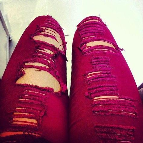 Burgundy Ripped Jeans Summer Clothes Collection, Coloured Jeans, Knee High Boots Flat, Emo Outfits, Color Rojo, Spring Summer Outfits, Colored Jeans, Ripped Jeans, Dress To Impress