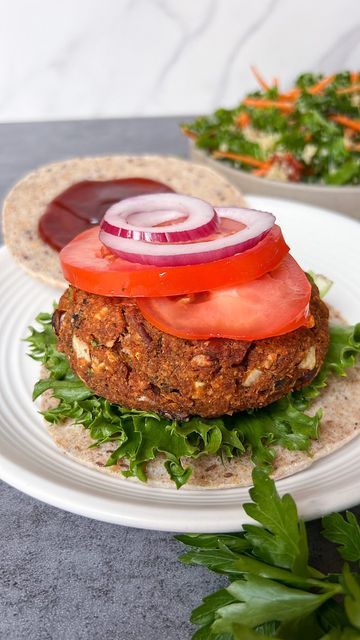 Oh Em Goodness 💛✨ on Instagram: "BUTTERNUT SQUASH BURGERS It’s squash season baby!!!! 🍂 make or meal prep these cozy squash burgers for a plant-based dinner 🌱🍔 they are SO EASY + MINIMAL INGREDIENTS + 100% VEGAN!! Full recipe on my WEBSITE (linked in bio) or google ohemgoodness.com/vegan-bbq-butternut-squash-burgers" Homemade Sweet Potato Fries, Plant Based Dinner, Vegan Bbq, Salad Toppings, Gluten Free Grains, Beef Burgers, Food Categories, Sweet Potato Fries, Burger Recipes