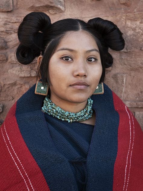 Indigenous Women Hairstyles, Native American Faceclaim, Mexican Indigenous Hairstyles, Indigenous Portrait Photography, Navajo Hairstyles, Peruvian Hairstyles, Mexican Indigenous Women, Native Hairstyles, Indigenous Hairstyles