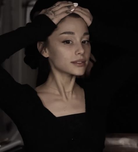 Ariana Grande 2020 Instagram, Ariana Grande Silver Hair, Ariana Grande Tun Era, Ariana Grande Skinnier, Blackiana Grande, Ariana Grande Rem Beauty Photoshoot, Ariana Grande Thank U Next Era, Ariana Grande Hair Down, Ariana Grande Side Profile