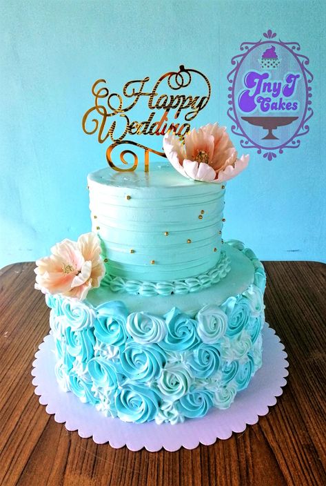 Boiled Icing Cake Design, Butter Cream Wedding Cake Ideas, Icing Wedding Cake, Tiffany Blue Wedding Cake, Boiled Icing, Aqua Cake, Icing Cake Design, Kitten Cake, Cream Wedding Cakes