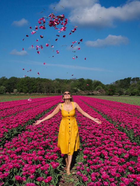 Keukenhof Gardens emerges each spring as a vibrant tapestry of colors and scents. Discover all the essential outfits you should wear to Keukenhof. #fashion #GoharDavtyan #keukenhof #outfits #springoutfits Plants In House, Gardening Tattoo, Essential Outfits, Tools Tattoo, Aesthetic Gardening, Garden Aesthetics, Keukenhof Gardens, Eco Friendly Dress, Light Cardigan