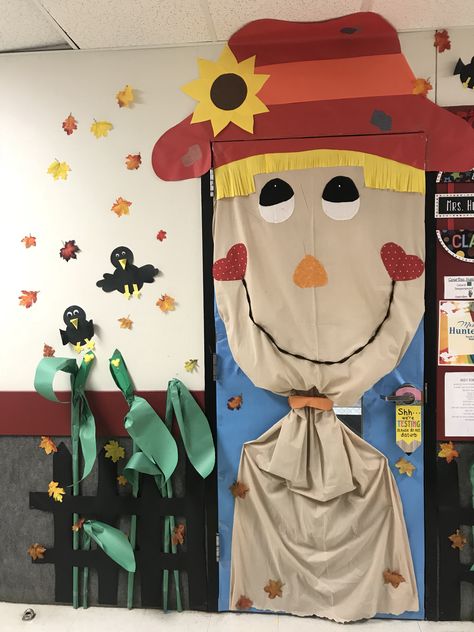 Giant Scarecrow, Fabric Scarecrow, Fall Classroom Door, Classroom Door Decorating, Teacher Door Decorations, Nurse Office Decor, Scarecrow Decorations, Make A Scarecrow, Under The Sea Crafts