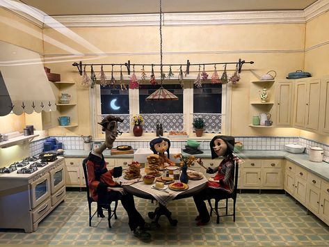 Coraline Set Design, Coraline House Inside, Coraline House Aesthetic, Coraline House Interior, Coraline Kitchen, Coraline House Layout, Coraline House, Dollhouse Family, Coraline Movie