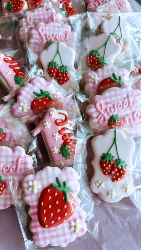 *Set includes 12 Strawberry Theme cookies, designed as pictured. *My cookies are made using simple ingredients: flour, real butter, sugar, eggs, vanilla, and cream cheese. My royal icing consists of confectioners sugar, meringue powder, and colored with safe to eat gel paste colors. *Shipping - Each set is made to order so that the quality is not compromised. When ordering please take into consideration time for baking (5-7 days) as well as a shipping time frame (3-5 business days.) I use USPS priority mail and a delivery date is not written in stone. If you require expedited shipping it can be provided at an additional cost. *Cookies are fragile, I ensure each cookie is packed with care. Cookies are individually heat sealed in clear cello bags then bubble wrapped for added protection. How Strawberry Cookies Royal Icing, Strawberry Shortcake Cookies Decorated, Strawberry Shaped Cookies, Strawberry Themed Cookies, Strawberry Sugar Cookies Decorated, Strawberry Theme Cookies, Strawberry Cookies Decorated, Cute Cookie Decorating Ideas, Coquette Cookies