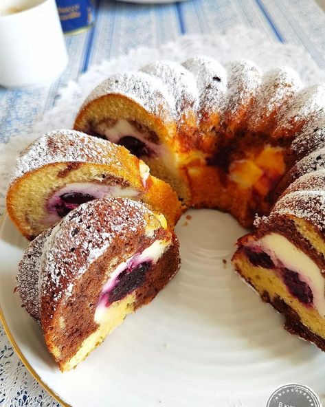 Bulgarian Bread Recipe, Bulgarian Desserts, Easy Bundt Cake Recipes, Macaroon Recipes, Bulgarian Recipes, Bakery Desserts, Bundt Cakes Recipes, Cuisine Recipes, Baking Sweets