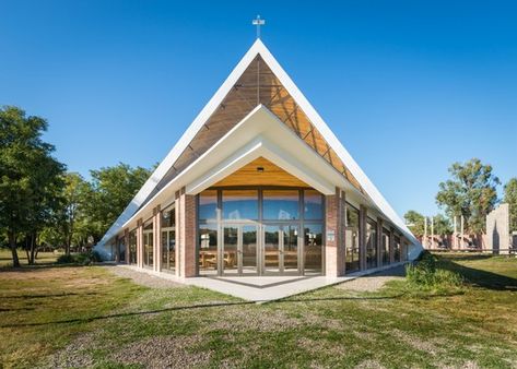 Church Design Architecture, Church Building Design, Building Design Plan, Church Interior Design, Commercial And Office Architecture, Modern Church, Cathedral Architecture, Church Stage Design, Roof Architecture