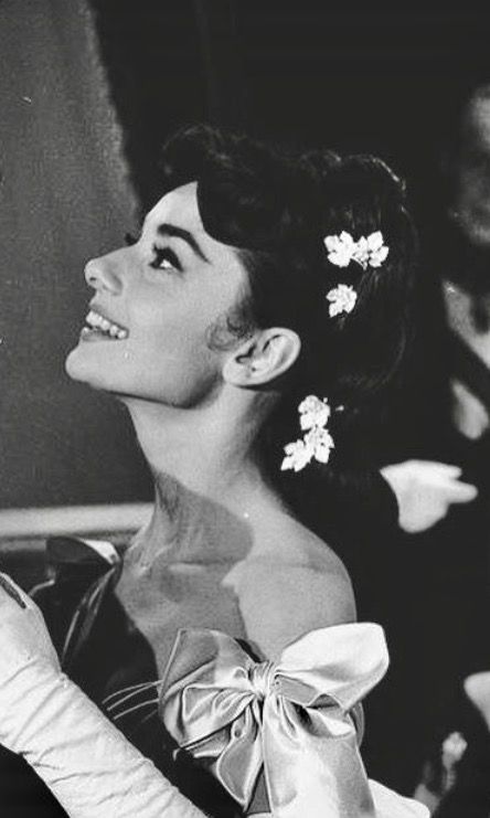 Audrey Hepburn in Mayerling-1957 Audrey Hepburn Born, Aubrey Hepburn, Chungking Express, Audrey Hepburn Photos, Audrey Hepburn Style, Hepburn Style, Roman Holiday, British Actresses, 인물 사진