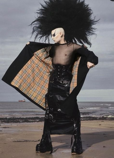 Berghain Fashion, Backcombed Hair, Keep Fashion Weird, Layered Jewellery, Leigh Bowery, Techno Club, Pete Burns, Siouxsie Sioux, Punk Girls