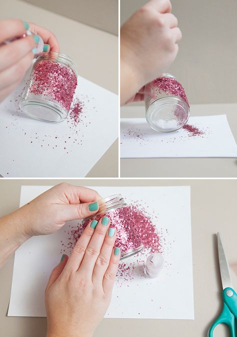 ST_DIY_12monthsofmartha_glittered_glass_jars_13 Glitter Candle Holders Diy, Glitter Glass Jars, Glitter Candle Holders, Diy Glitter Candles, Crafts With Glass Jars, Glitter Mason Jars, Glitter Jars, Glitter Candles, Glitter Glasses