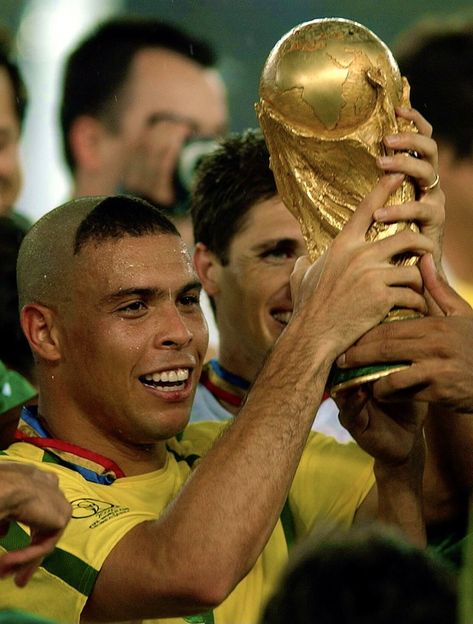 Football Brazil, Ronaldo 9, Brazil Team, Brazil Football Team, Nike Football Boots, Football Fever, Retro Football, Soccer Pictures, Nike Football