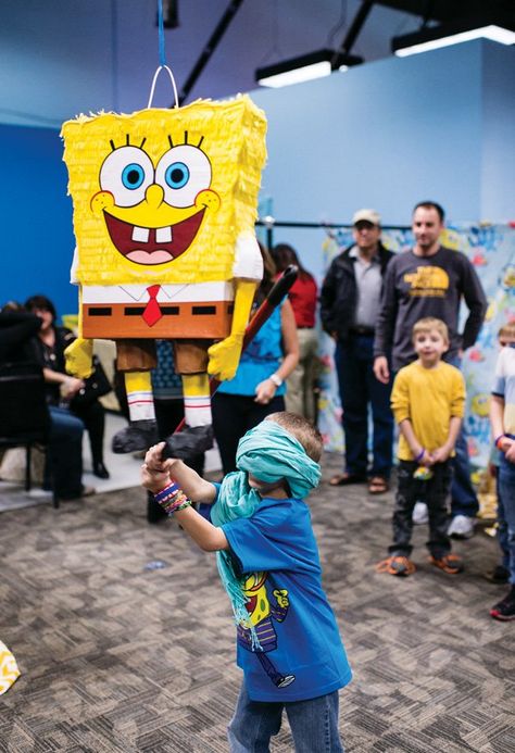 Spužva Bob, Spongebob Pinata, Spongebob Girl Birthday, Fish Skewers, Crabby Patty, Spongebob Squarepants Party, Bob Sponge, Gummy Fish, Spongebob Birthday Party