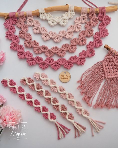 3 Macrame bookmarks with hearts in pink, Macrame Leaf Half Mandala in pink created by Poly Tusal Handmade. Diy Macrame Bookmark Tutorial, Macrame Bookmark Diy, Bookmark Macrame Diy, Macrame Book Holder Tutorial, Macrame Leaf Bookmark, Macrame Heart Bookmark, Mandala Step By Step, Macrame Bookmarks, Macrame Bookmark