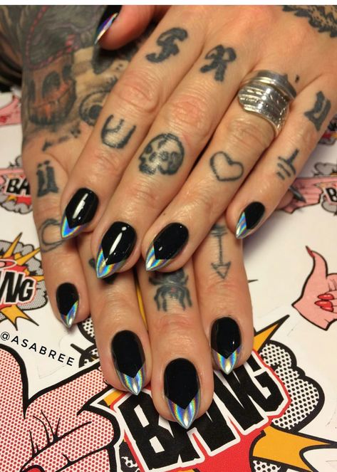 Black and holographic stiletto nails Planchette Nails, Black And Holographic Nails, Black Short Stiletto Nails, Short Black Stiletto Nails, Crystal Ball Nails, Black Stilleto Nails Designs, Black Iridescent Nails, Black Holographic Nails, Short Claw Nails