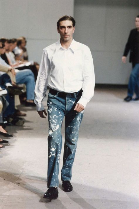 Helmut Lang Spring 1998 Menswear collection, runway looks, beauty, models, and reviews. Helmut Lang Painter Jeans, Sheer Menswear, Helmut Lang 90s, Menswear 2024, Helmut Lang Archive, Helmut Lang Jeans, Standard Hotel, Nyc Fits, 90s Runway