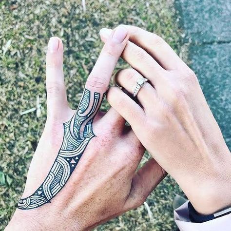 https://encrypted-tbn0.gstatic.com/images?q=tbn:ANd9GcTHkS3mqE91RPtoIt-nyEZZ8jcV1vhGjSGQmQ&usqp=CAU Hand Tamoko, Moko Tattoo, Sydney Tattoo, Ta Moko Tattoo, Tattoo Sydney, Ta Moko, Wedding Finger, Maori Tattoo Designs, Maori Designs