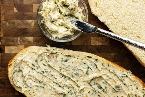 Garlic Bread Spread Recipe, Garlic Bread Spread, Roasted Garlic Bread, Garlic Butter Spread, Butter Recipes Homemade, Bread Garlic, Bread Spread, Garlic Spread, Homemade Croissants