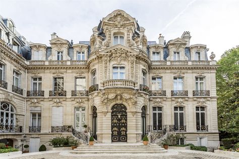 Hôtel Menier, 5 rue Van-Dyck mansion built in 1872-1874 in the style of the Second Empire for French chocolatier, pharmaceutical manufacturer and politician Émile-Justin Menier by architect Henri Parent and decorated with sculptures by Jules Dalou. Paris 8ème overlooking Parc Monceau French Architecture, Classic Architecture, Classical Architecture, Sustainable Architecture, House Goals, Classic House, Beautiful Architecture, Beautiful Buildings, Dream Home Design