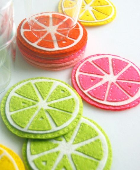 Citrus Coasters, Summer Sewing Projects, Kerajinan Diy, Diy Stocking Stuffers, Diy Stockings, Baby Mobil, Purl Bee, Felt Coasters, Crafts Sewing Patterns