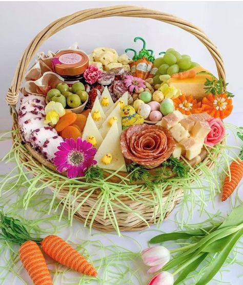 Light Easter Desserts, Easter Fruit Pizza, Easter Charcuterie, Charcuterie Food, Easter Buffet, Easter Sweet Treats, Easter Fruit, Colorful Carrots, Fun Easter Baskets