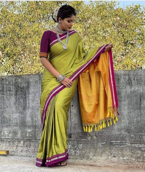 Khun Saree, Irkal Saree, Ilkal Saree, Maharashtrian Nath, Indian Bride Poses, Saree Work, Saree Traditional, Basic Blouses, Indian Saree Blouse