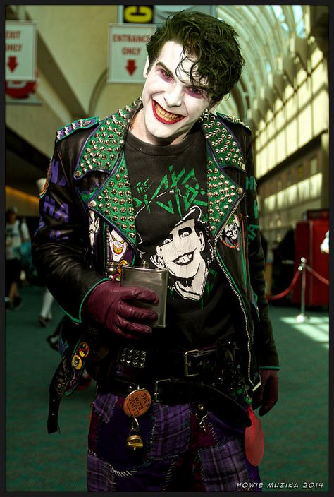 2014 San Diego Comic-Con Cosplay - The Joker, punk version.... I love him!! Great great cosplayer Joker Cosplay Men, The Joker Cosplay, Punk Cosplay, Batman Cosplay, Awesome Cosplay, Comic Con Cosplay, Joker Cosplay, San Diego Comic Con, Estilo Punk