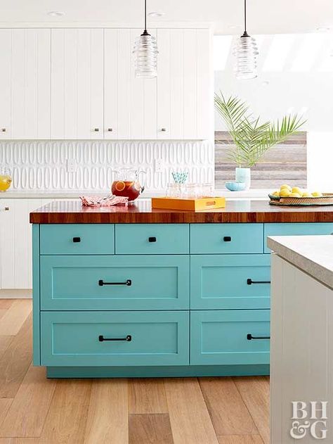 turquoise kitchen island Turquoise Furniture, Kitchen Cabinet Trends, Bold Kitchen, Turquoise Kitchen, Teal Kitchen, Shade Of Blue, Classic Kitchen, Kitchen Cabinet Colors, Chic Kitchen