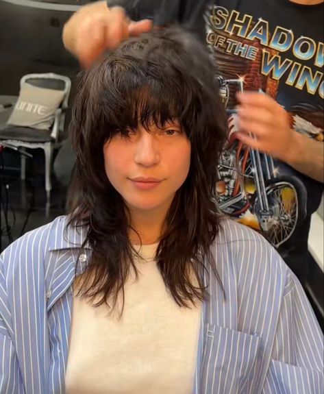 tobiasbellhair on tictok 70s Rock Haircut, Medium Length Emo Hair, Shaggy Emo Hair, Vicky Valencourt, Hairstyles Curly Wavy Hair, Shoulder Length Hair Shag, Rockstar Shag Haircut, Emo Shag Haircut, Straight Hair Shag