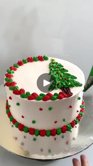 Christmas Decorated Cakes, Cake Tutorial Videos, Easy Christmas Cake Recipe, Christmas Cakes Easy, Christmas Cake Recipes, Xmas Cake, Christmas Cakes, Cake Tutorial, Christmas Cake