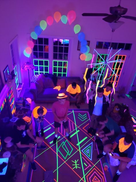 Black Light Glow Party Outfit, Blacklight Birthday Party Ideas, Glow Bingo, Blacklight Birthday Party, Glow Party Games, Glow Party Outfit, Black Light Party, Neon Dance, Glow Theme Party